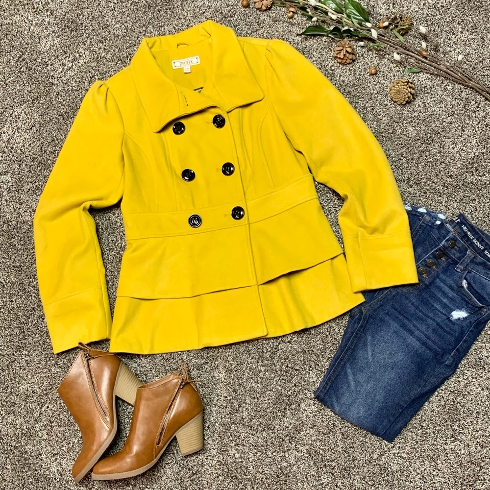 Woman’s Decree Mustard Yellow Fall Button Peplum Style Peacoat Size Large